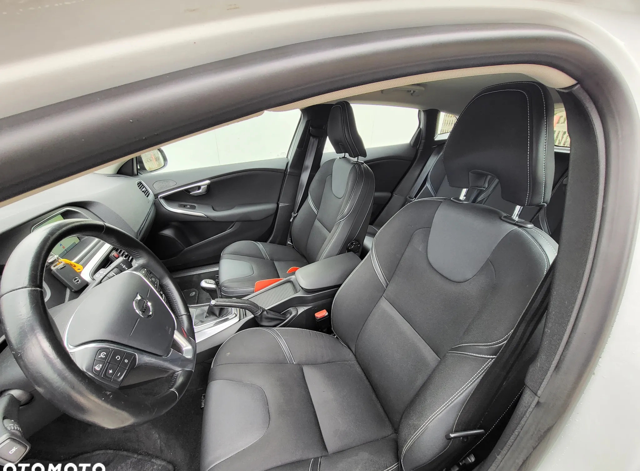 Volvo V40 cena 52400 przebieg: 191200, rok produkcji 2016 z Trzebiatów małe 137